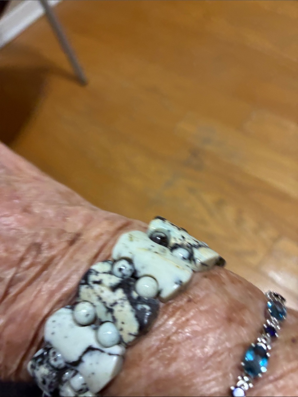 White Buffalo expansion bracelet new without tag in box